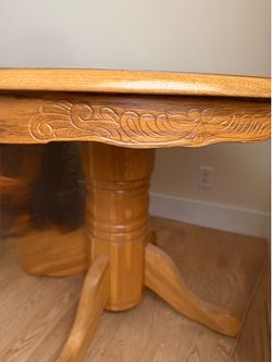Table 4 chairs and leaf