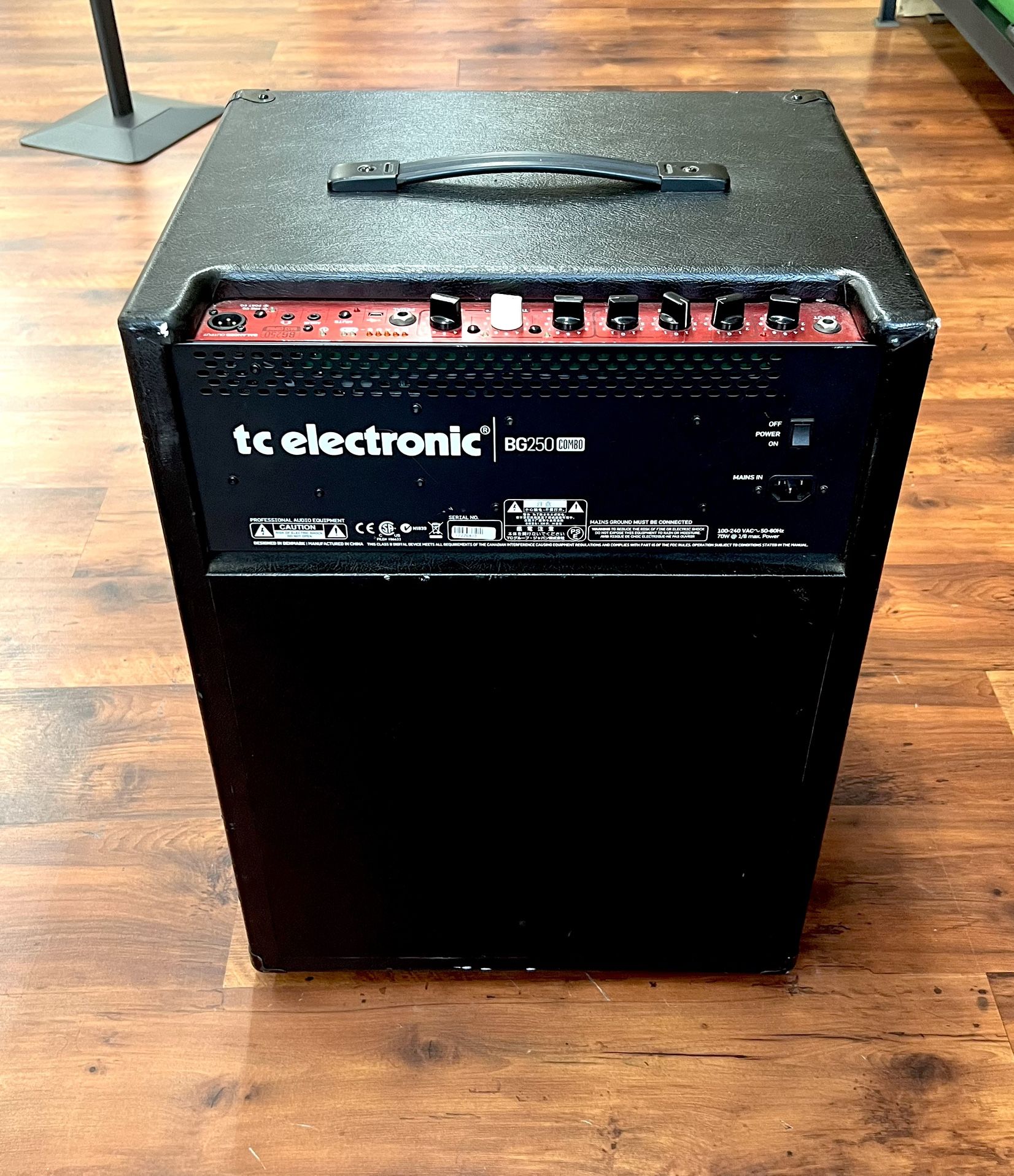 TC ELECTRONIC BASS AMP BG250