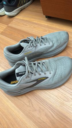 tennis shoe brooks adrenaline gts 24