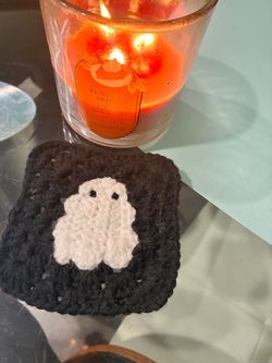 Ghost granny square crochet