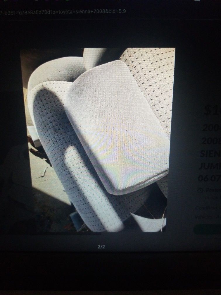 Toyota sienna Middle row seats.