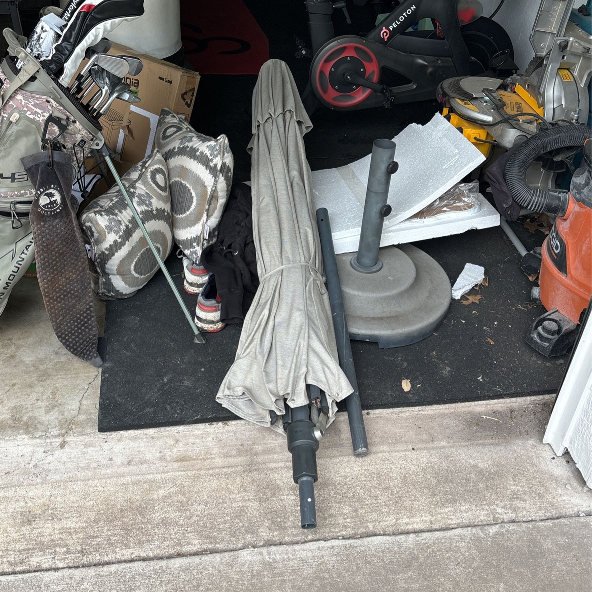 Outdoor Patio Umbrella With Stand