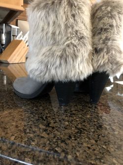 Women’s Size 9 Faux Fur Boots