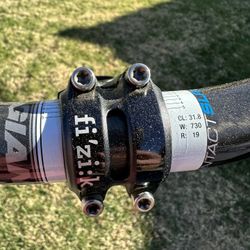 Giant Carbon Fiber Handle bar w/ Fizik Stem 