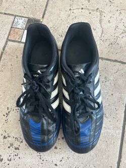 Like new Adidas kids soccer cleats size 5.5