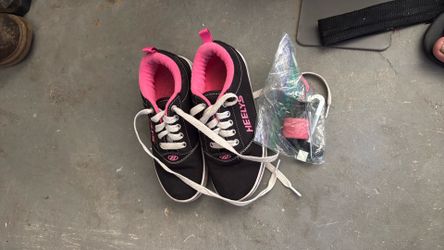 Heelys size yt2 looks new