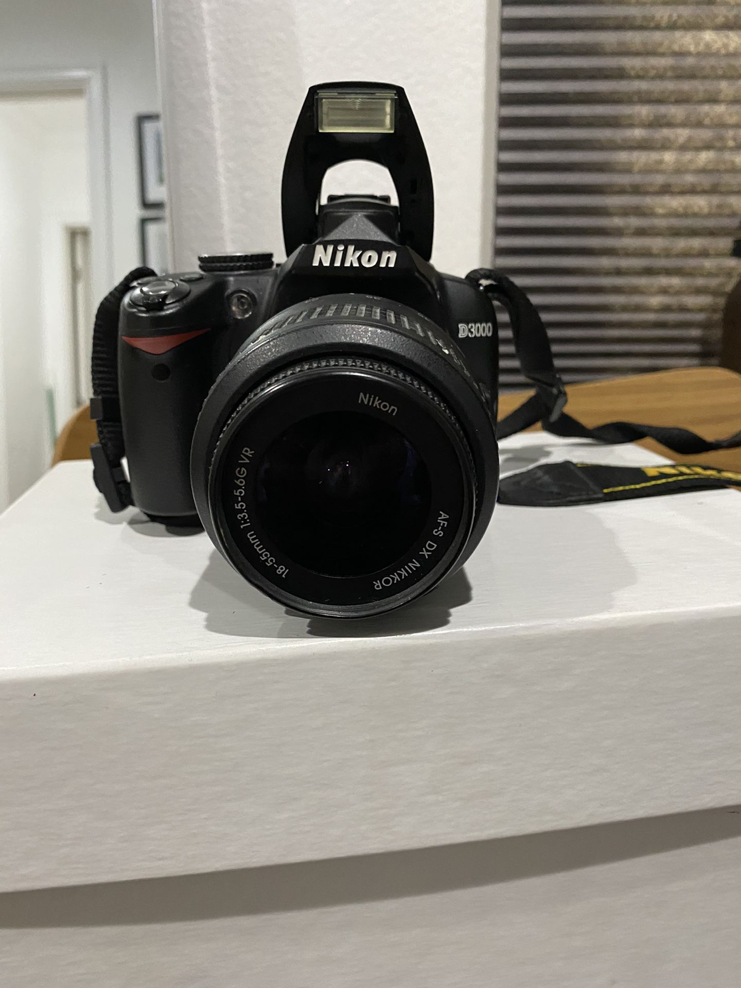 Fully functioning Nikon D3000 w/ Nikon DX AF-S Nikkor lense 18-55 MM