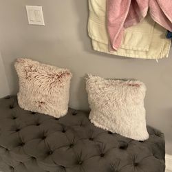 Gray Tufted Velvet Storage Bench – Stylish & Functional