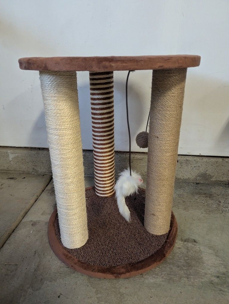 3 Post Cat Scratcher