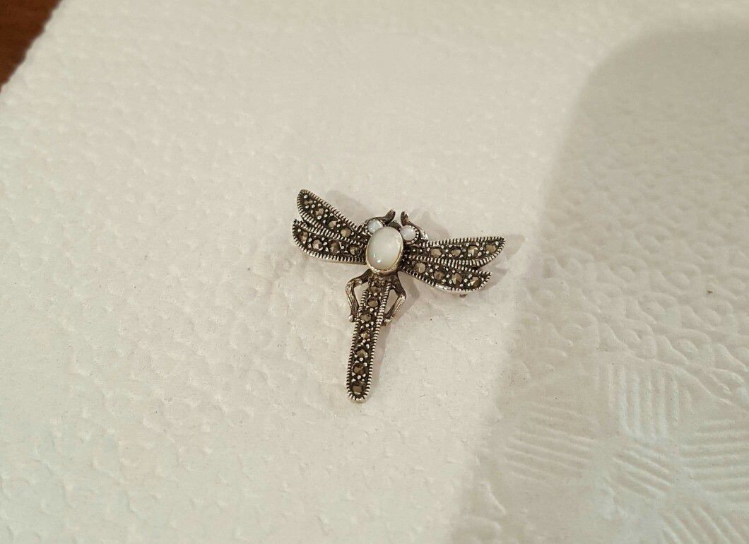 Brand New 1.1x1.0 Inch .925 Solid Sterling Silver Mother Of Pearl Crystal Dragonfly Pin.