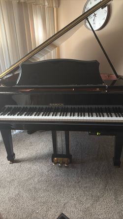 Samick. Baby grand piano with player system. Like new.