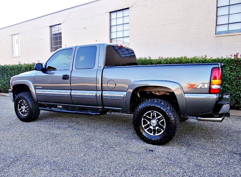 ֆ12OO 4WD Chevrolet Silverado 4WD