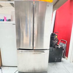 GE refrigerator with ice maker