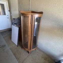 corner curio cabinet 
