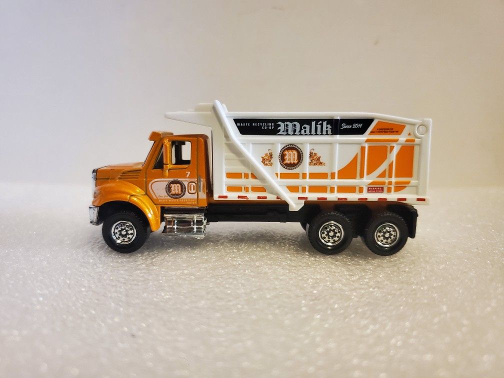 Matchbox Diecast Truck Construction Malik Waste Rec Toy Model Scale 1/72 Orange
