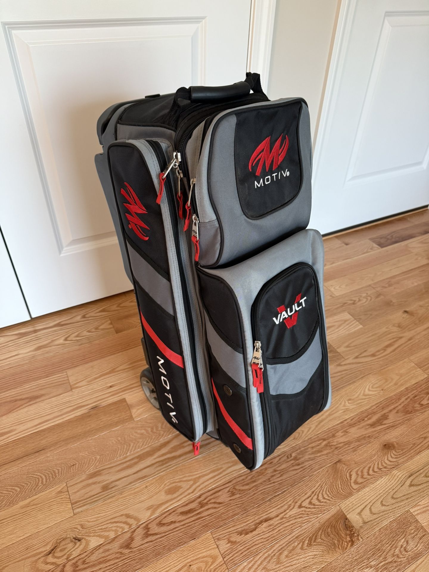 Motiv Vault Bowling Bag 3 Ball Triple Roller