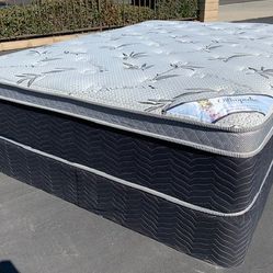 Queen Orthopedic Bamboo Pillow Top Mattress!!