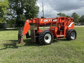 Skytrak 10,000LB Telehandler Forklift