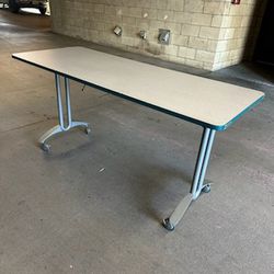 Folding Desk/table On Wheels 5 Ft Heavy