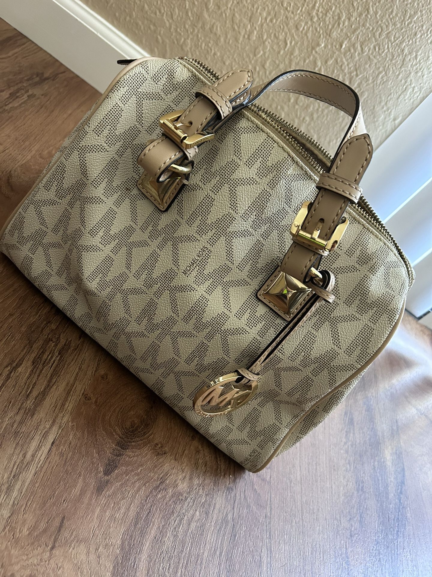 MK Small Woman Purse