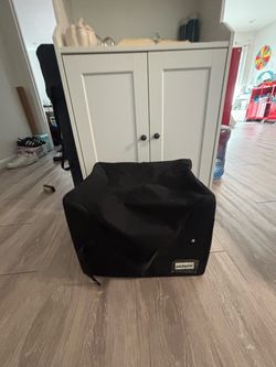 Black Portable cat litter