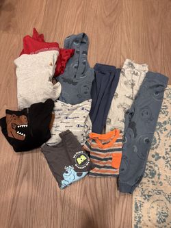 Boys 4/5T Clothing Bundle. Located in Murray cash/Venmo. Fcfs or hold with Venmo 