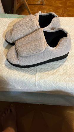 NEW- Silvers  Xtra Wide Easy Close Slippers