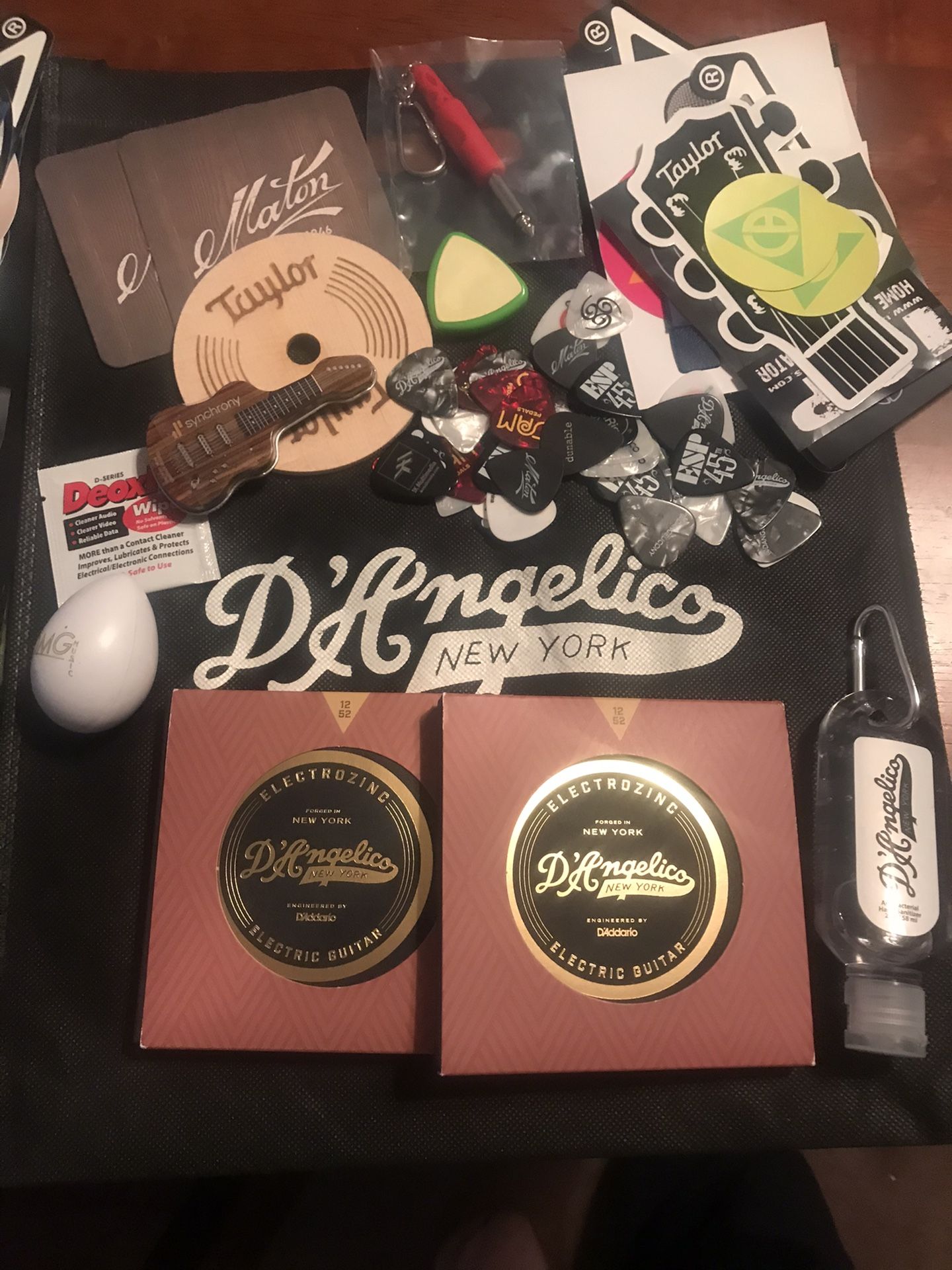 NAMM 2020 D’Angelo guitar’s gift bag with a lot of goodies