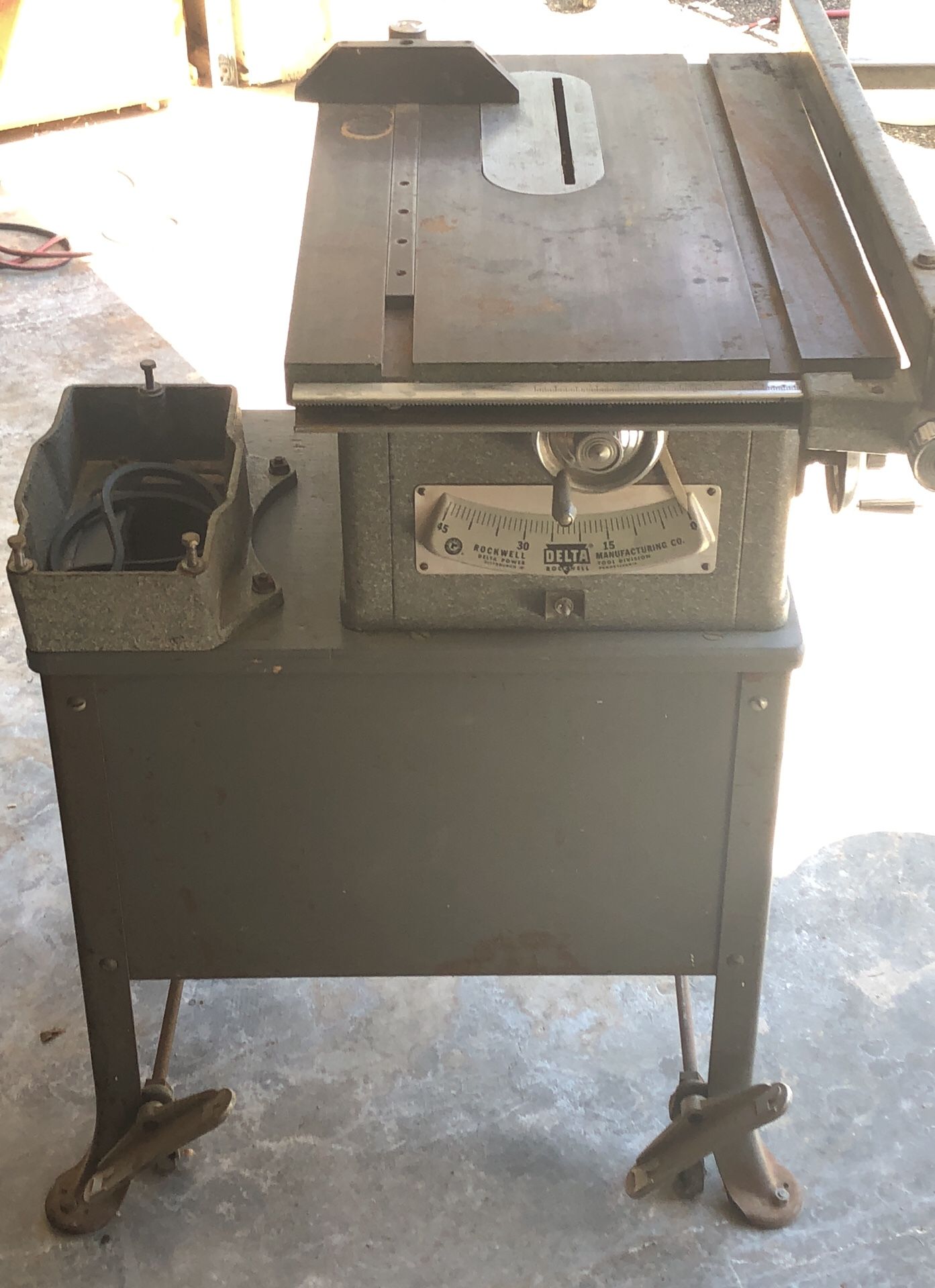 Vintage Delta Rockwell table saw