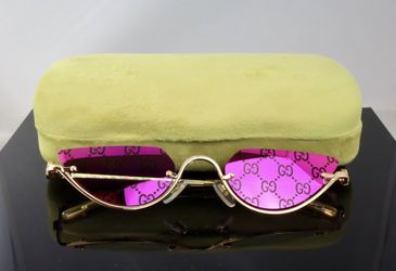 Gucci Cat Eye Sunglasses in Gold with Pink GG Logo Mirror Lens