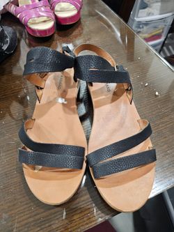Lucky Brand leather strappy sandals