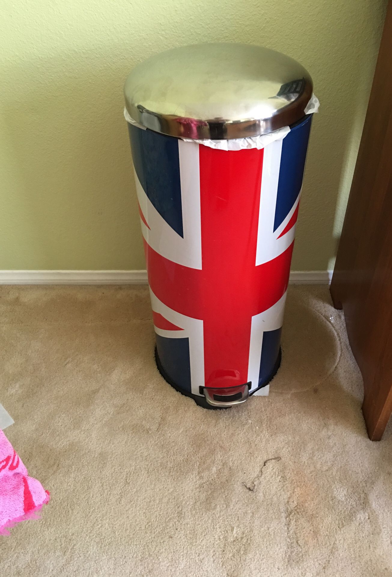 Hot Pink Metal Step to Open Trash Can Girls Room for Sale in San Dimas, CA  - OfferUp