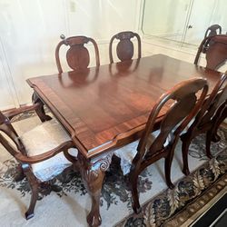 Elegant South Hampton solid wood Dining Set