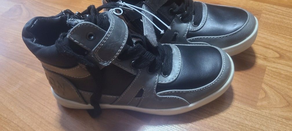 Kids Shoes  Boys   Size  13