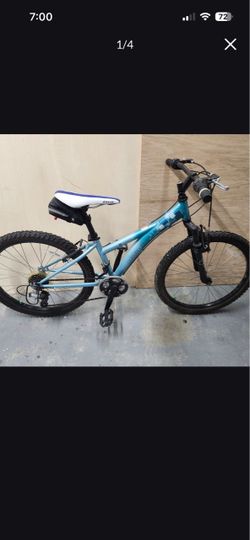 Beautiful Diamondback BMX bike