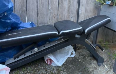 Adjustable weight bench