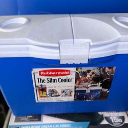 Rubbermaid Slim Cooler with Carry Strap