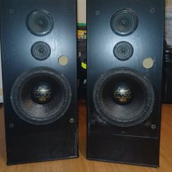 2 pioneer speaker with 2 lanzar 12's and a yamaha rx-v371 and remote