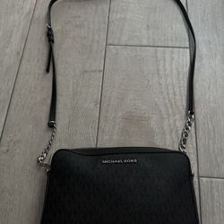 Michael Kors Jet Set Travel 32T6STVC30 Black  Medium Signature Leather Crossbody