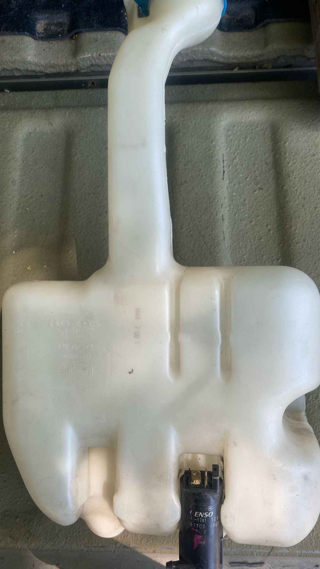 Windshield container