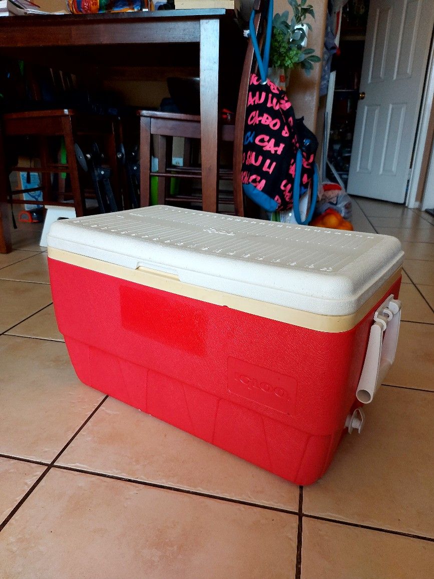 Made In USA Igloo Cooler 48 Qt