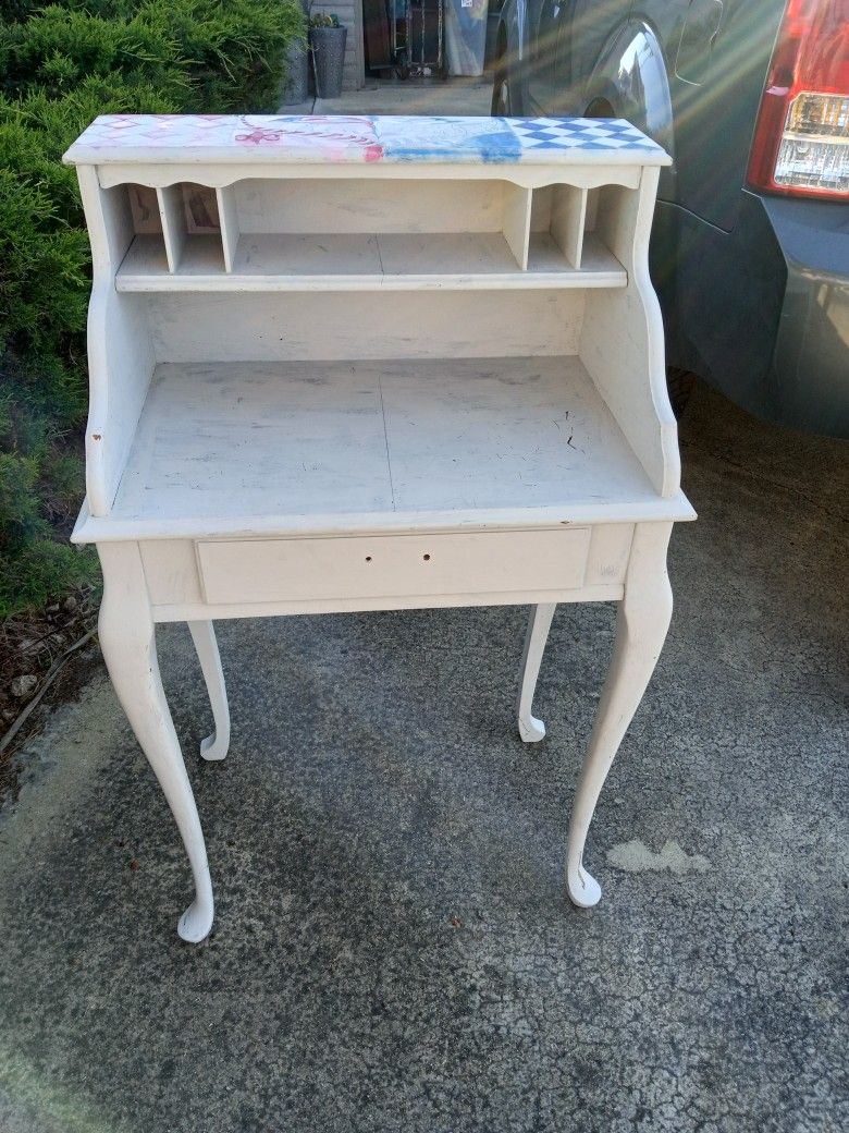 CUTE LITTLE VINTAGE PROJECT DESK 