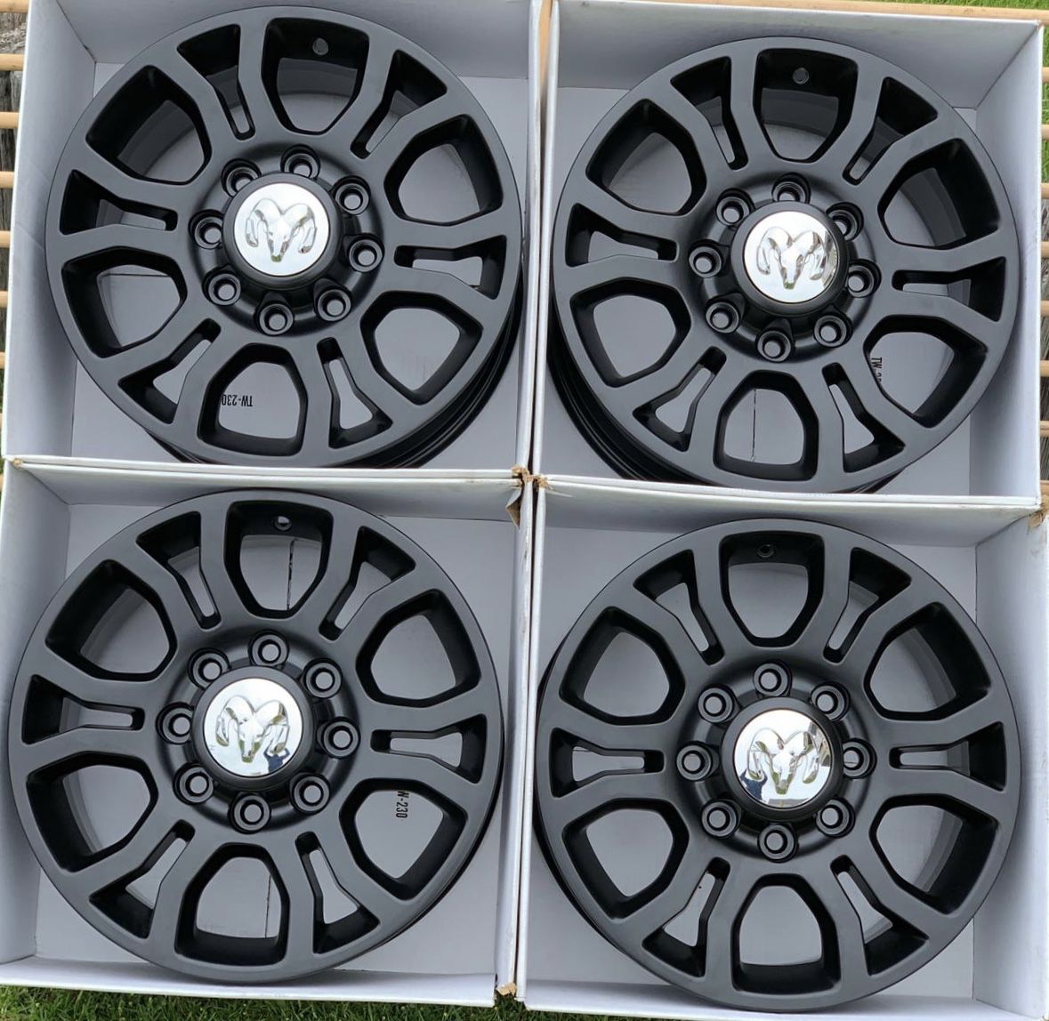 18” Dodge Ram 2500 Black wheels / Rims