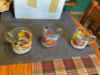 vintage 1978 McDonald's Garfield and Odie glass coffee mugs featuring Garfield paddling in a canoe with the text “I'm Easy to Get Along With When Thi