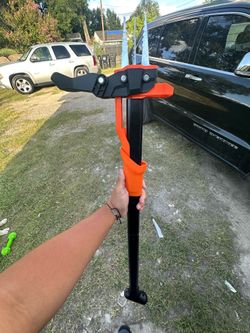 Stand Up Weeder with  4-Claw Steel Head Retractable Handle and Easy Eject Mechanism for Dandelions
