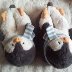Kids Slippers Size Small 