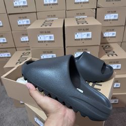BLACK YEEZY SLIDES ONYX