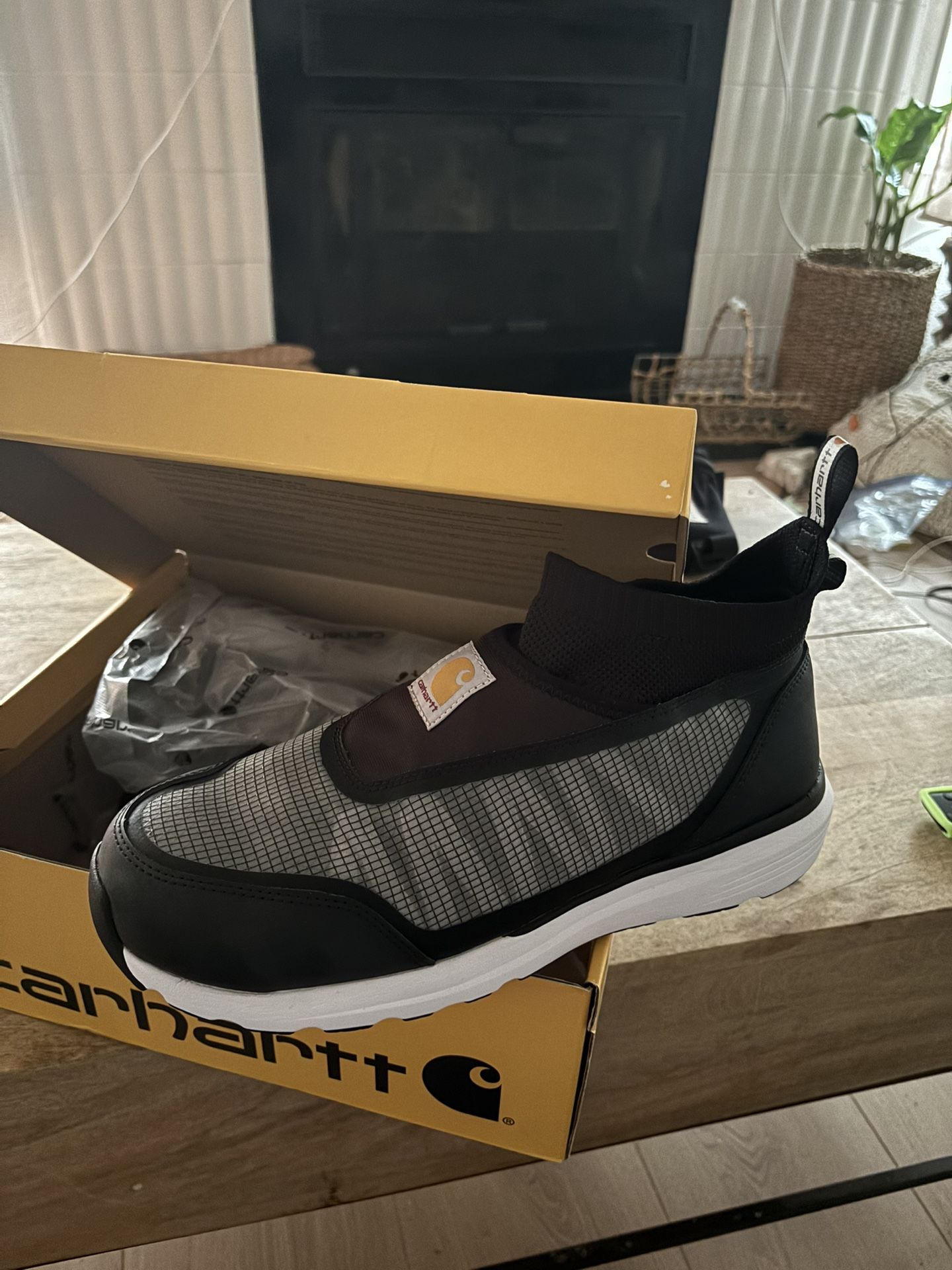 LOW PRICE MOVING- NEW CARHARTT MENS STEEL TOE WATERPROOF BOOTS