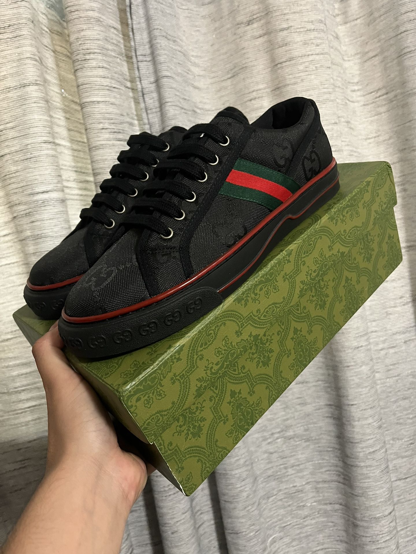 GUCCI BLACK SIZE 8