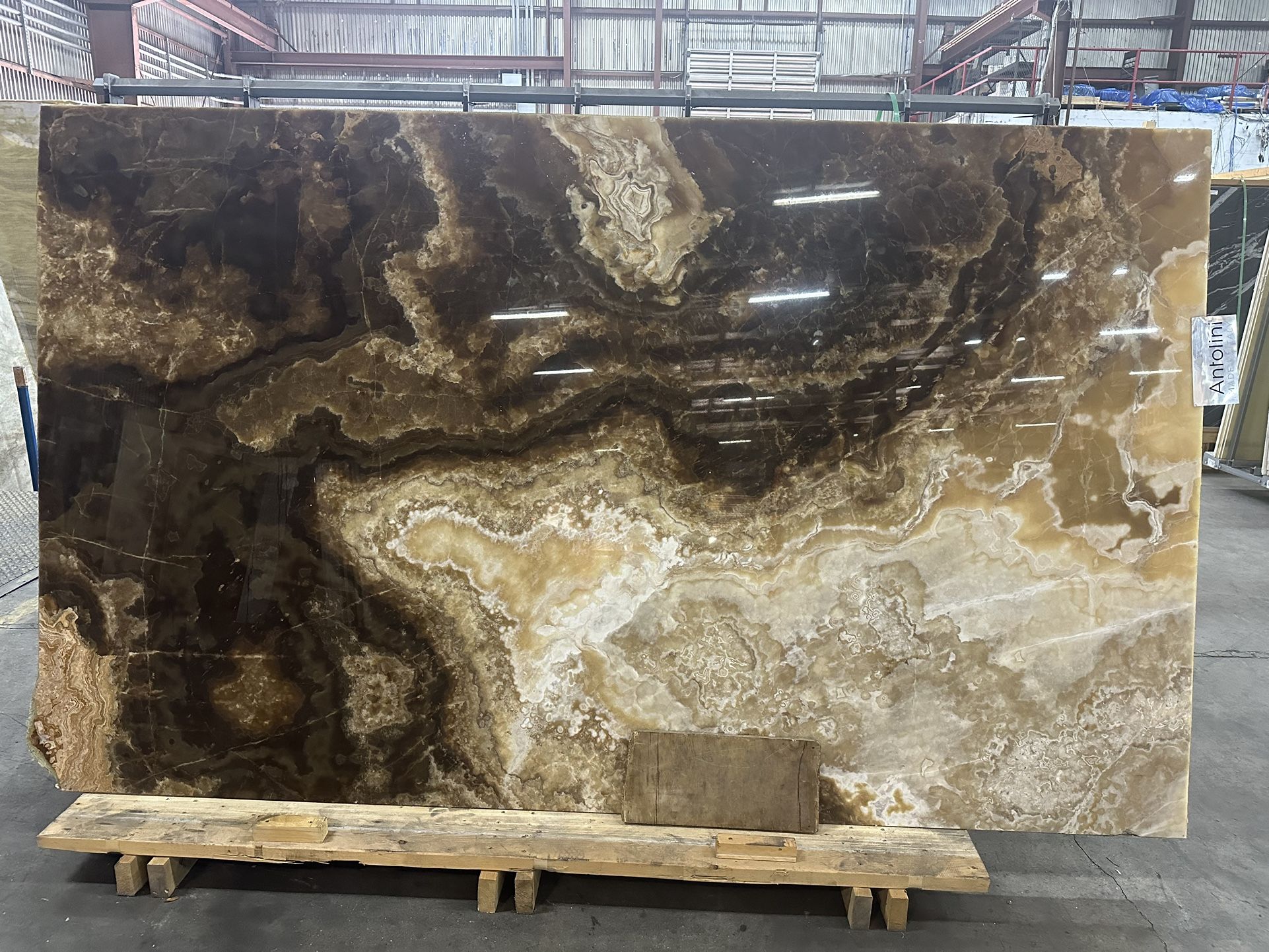 LUXURY SLAB & COUNTERTOPS ELEGANT 